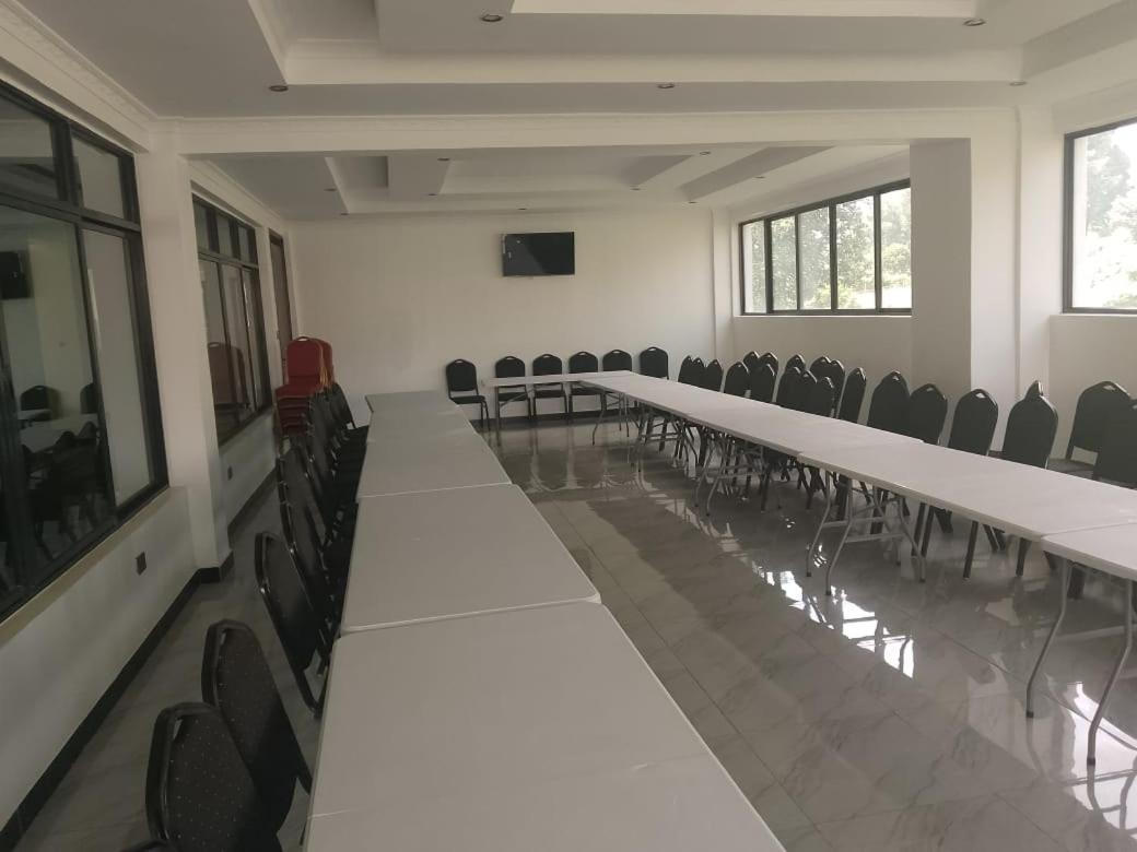 Water Pavilion Hotel Keroka Bagian luar foto