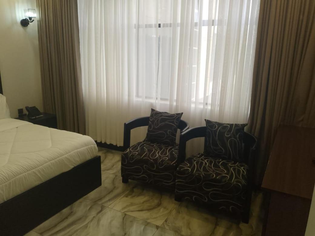Water Pavilion Hotel Keroka Bagian luar foto
