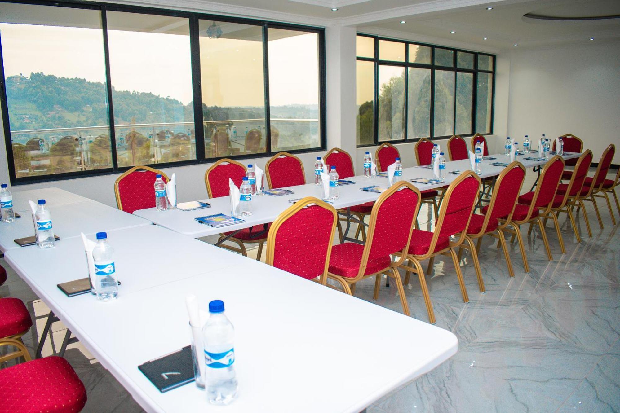 Water Pavilion Hotel Keroka Bagian luar foto