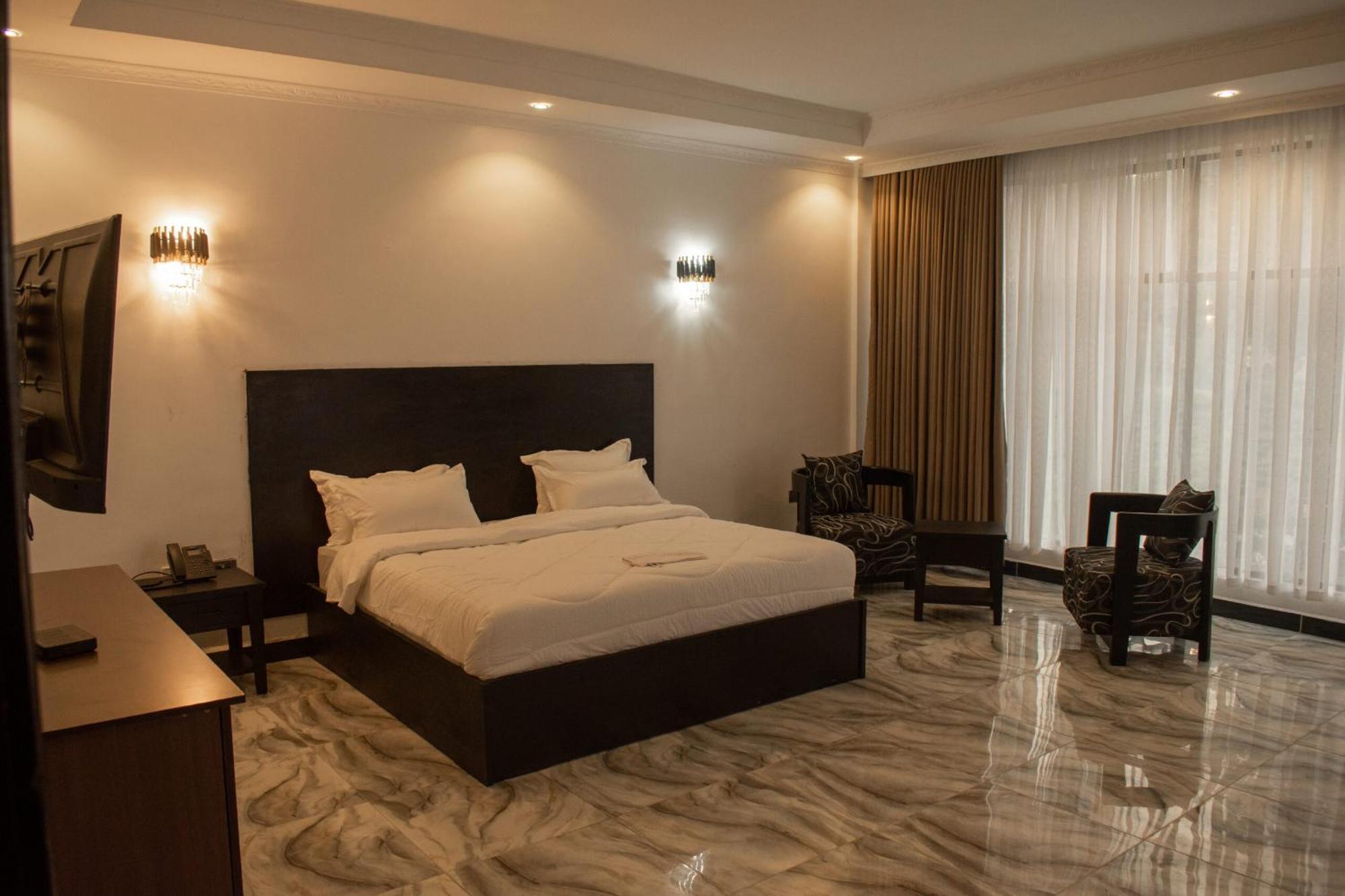Water Pavilion Hotel Keroka Bagian luar foto
