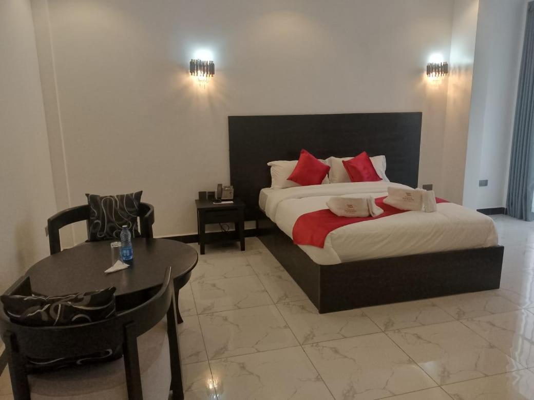 Water Pavilion Hotel Keroka Bagian luar foto