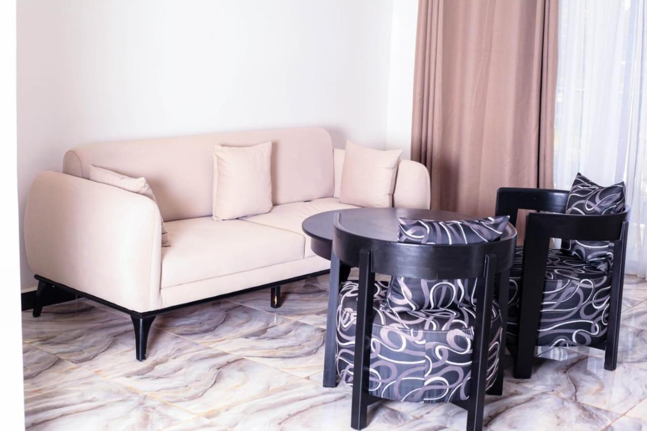 Water Pavilion Hotel Keroka Bagian luar foto