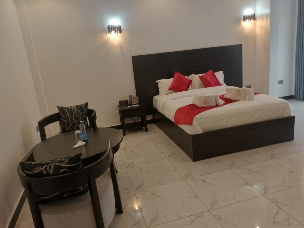 Water Pavilion Hotel Keroka Bagian luar foto