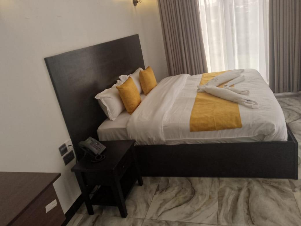 Water Pavilion Hotel Keroka Bagian luar foto